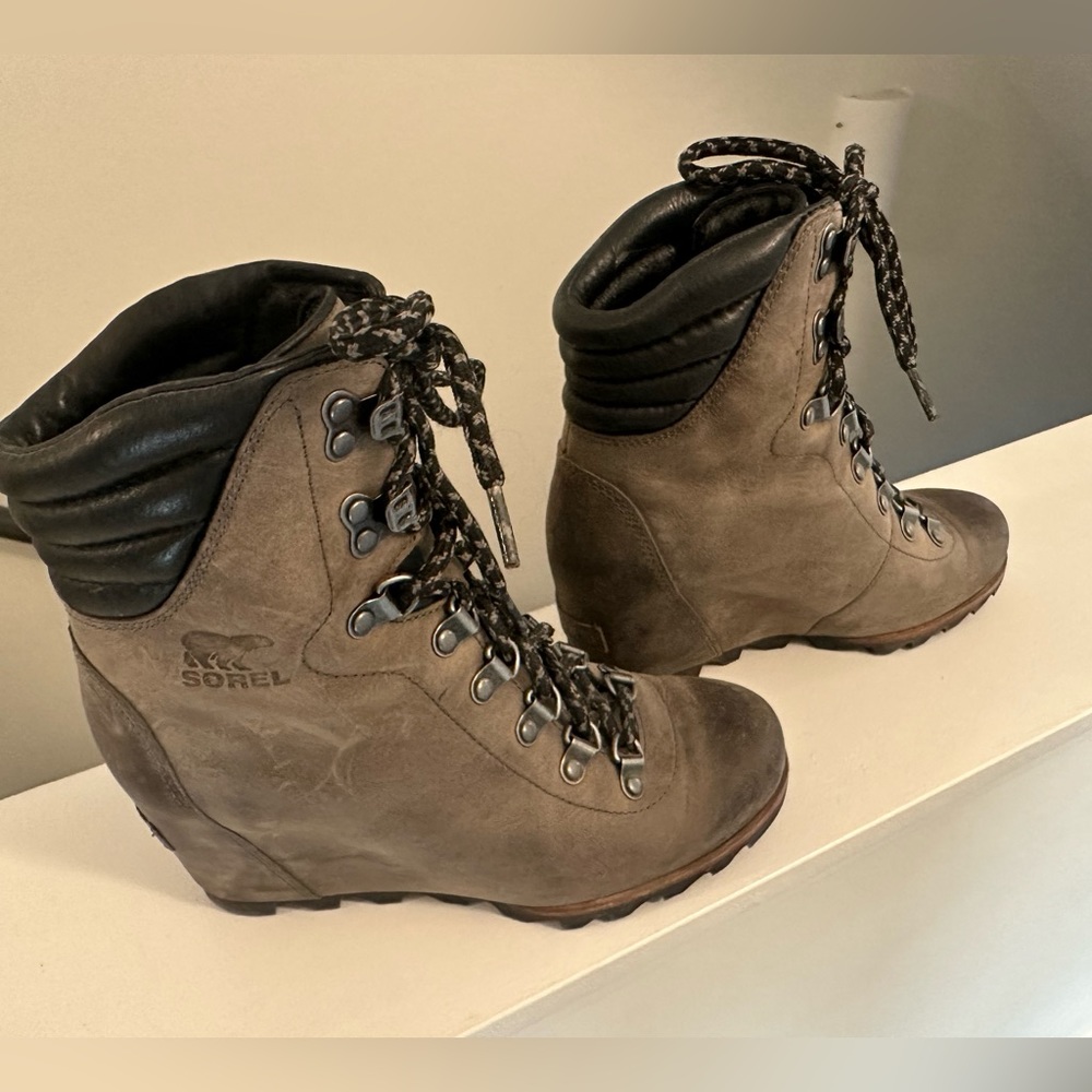 Sorel Joan of Artic Wedge - Grey/Black (gently used)